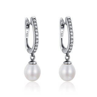 Ohrringe aus Silber mit Perlen