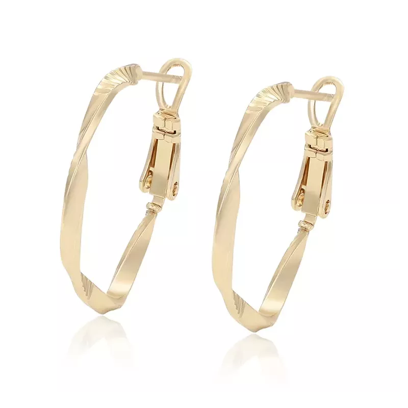 Gold-Creolen in Wellenform